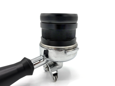 Tamper + dystrybutor 58 mm czarny z pokrywką Leveling Tool